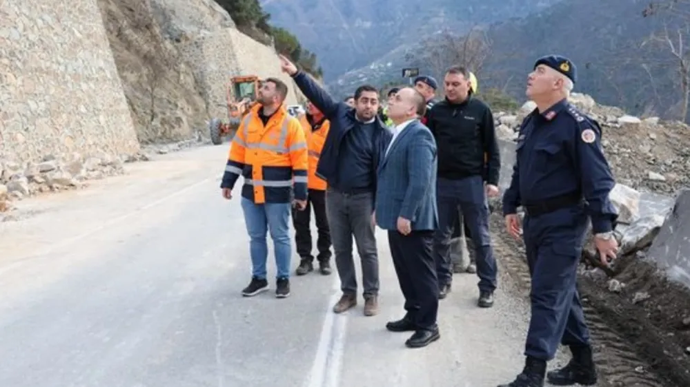 Artvin Valisi Ünsal, Artvin-Borçka Karayolunda Devam Eden Çalışmaları Yerinde İnceledi