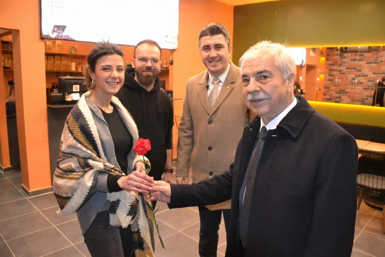 Mehmet Özcan Sevgililer Günü’nde gençleri unutmadı