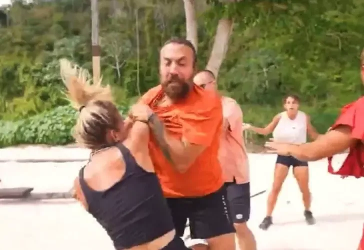 Survivor 37. bölüm fragmanında kavgayı ayırmaya çalışan Sercan Yıldırım sosyal medyanın dilinde!