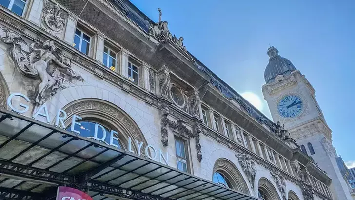 Paris’te tren garında bıçaklı saldırı: 3 yaralı