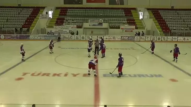 ÜNİLİG Buz Hokeyi müsabakaları Erzurum