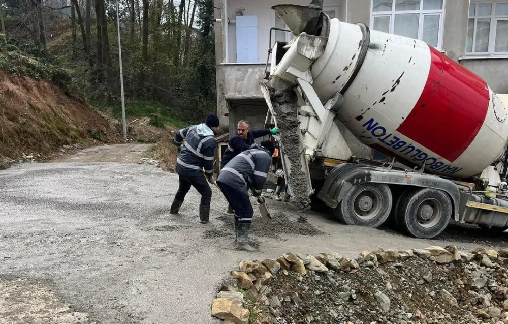 Çayeli Belediyesi yolları iyileştirmeye devam ediyor