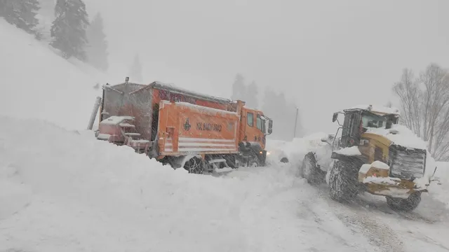 Artvin-Ardahan kara yolu kar nedeniyle ulaşıma kapandı