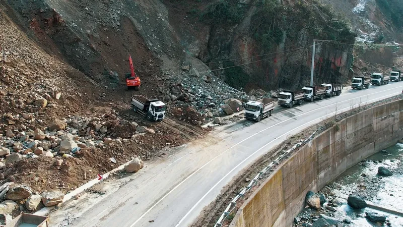 Haremtepe yolu onarımı büyük bir hızla devam ediyor