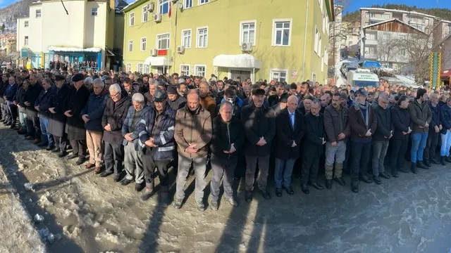 Çığda ölen iş makinesi operatörü toprağa verildi