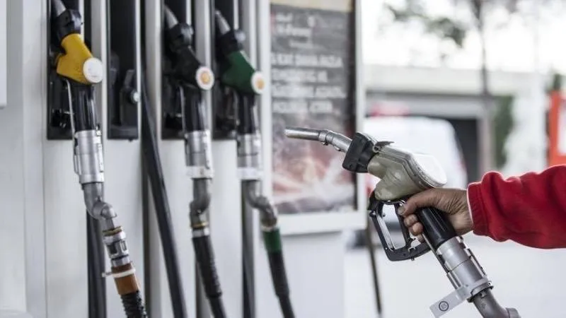 Akaryakıt fiyatları yerinde durmuyor! Peş peşe gelen güncellemeler sonrası benzin ve motorin litre fiyatı değişti