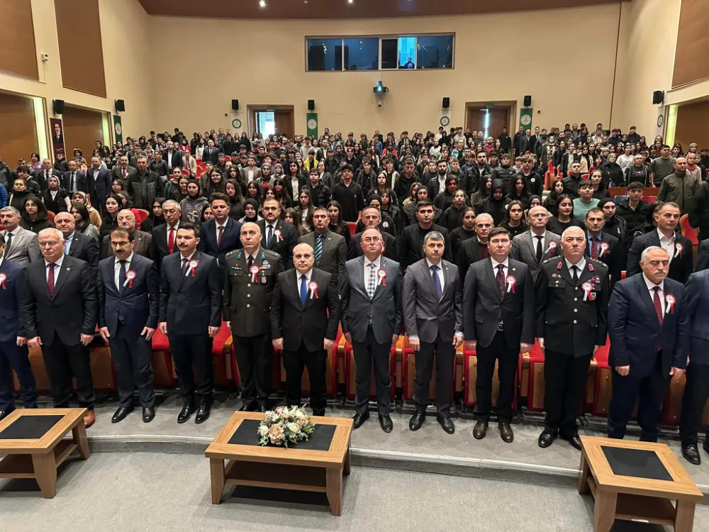 Artvin Belediye Başkanı Demirhan Elçin, İstiklal Marşı