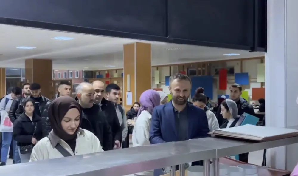 Rektör Yılmaz iftar yemeğinde öğrencilerle buluştu