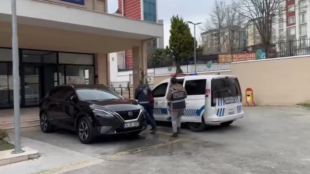 Beylikdüzü’nde polis süsü verip, 285 bin liralık ziynet eşyasıyla kaçtılar