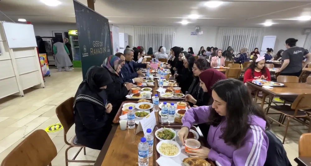 Vali Baydaş orucunu yurtta kalan öğrencilerle açtı