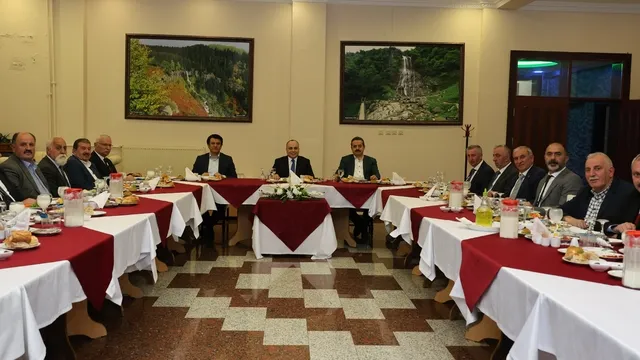 Artvin Valisi Ünsal, İl Genel Meclisi üyeleri ile iftarda bir araya geldi