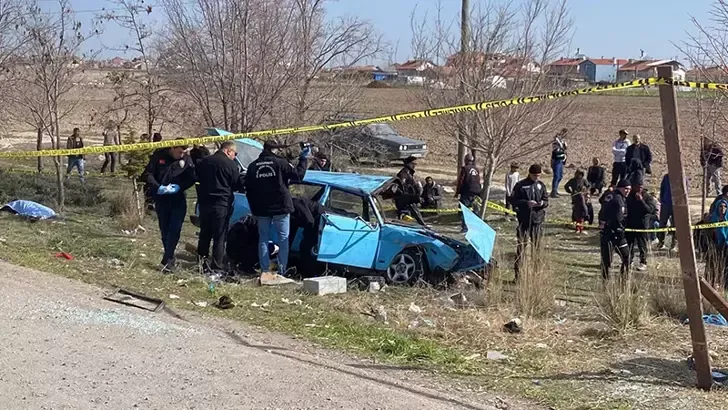 Otomobilin, otobüs durağına daldığı kazada sürücünün eşi de öldü