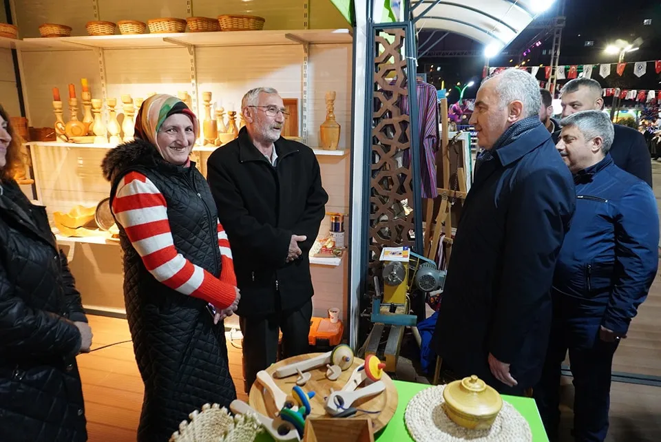 Rahmi Metin Ramazan etkinlik alanını ziyaret etti