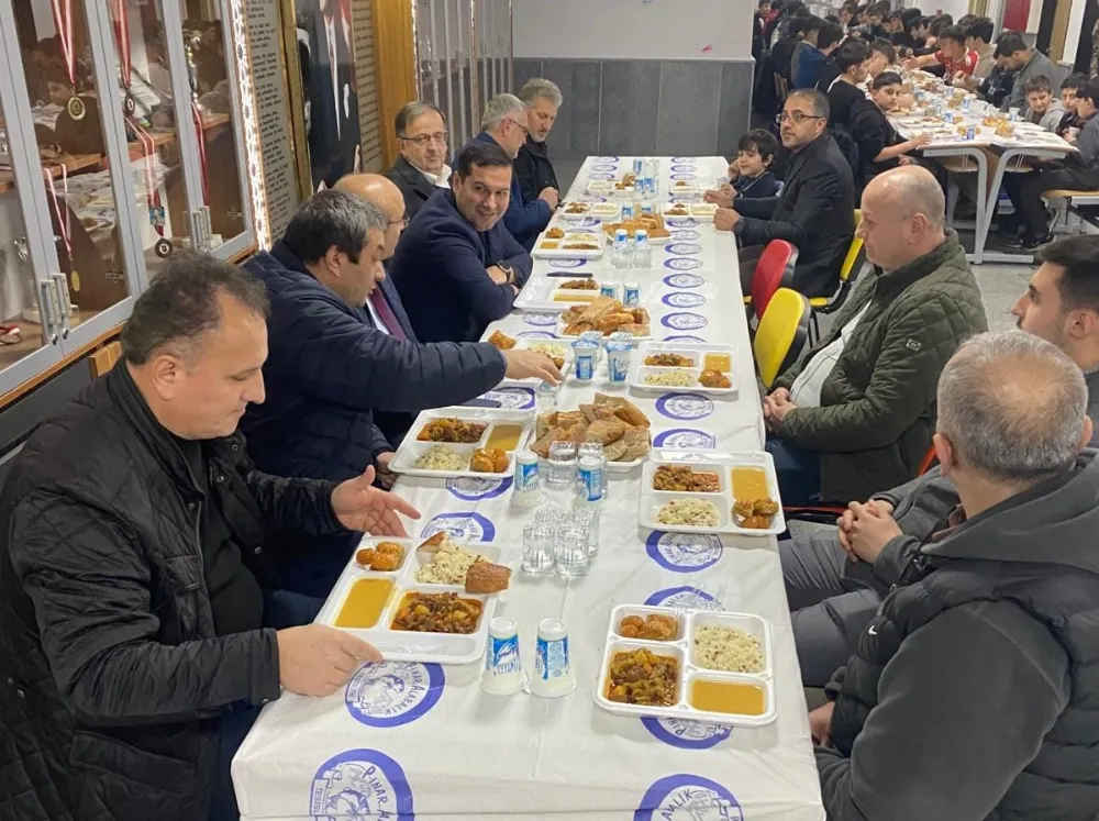 Kaymakam Altay iftar yemeğinde öğrencilerle buluştu