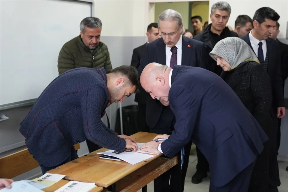 Erzurum Büyükşehir Belediye Başkanı Mehmet Sekmen Oyunu Kullandı