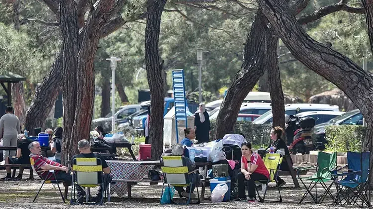 Oylarını kullanıp mesire alanlarında piknik yaptılar