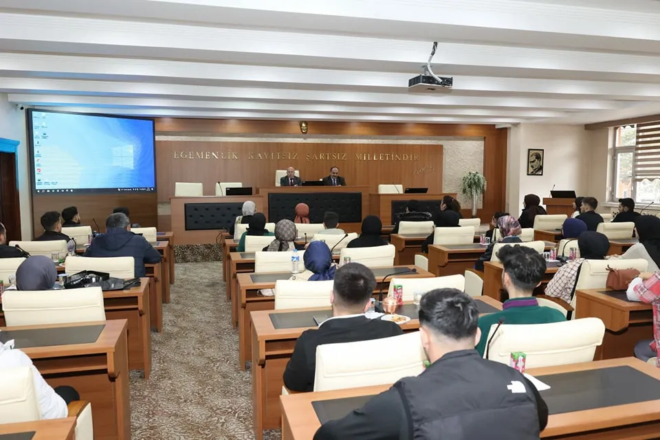 Erzurum Büyükşehir Belediye Başkanı Mehmet Sekmen, Atatürk Üniversitesi öğrencilerini ağırladı