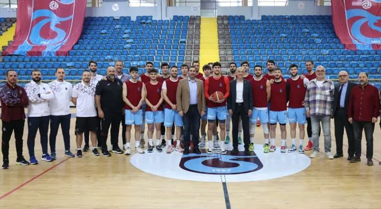 Trabzonsporlu yöneticiler basketbol takımını ziyaret etti