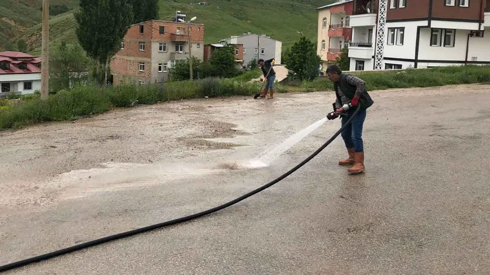 Bayburt Belediyesi Temizlik İçin Kolları Sıvadı