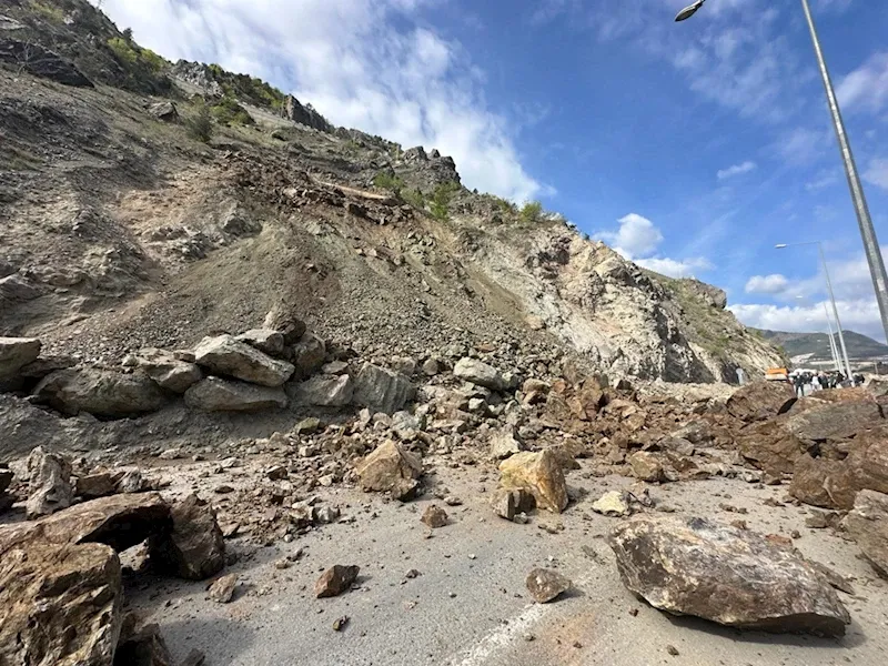 Artvin-Erzurum kara yolunda ulaşım tek şeritten kontrollü sağlanıyor