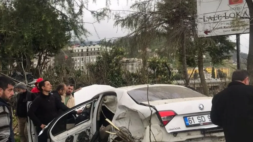 Çayeli Madenli Kavşağında Trafik Kazası: 3 Yaralı Var