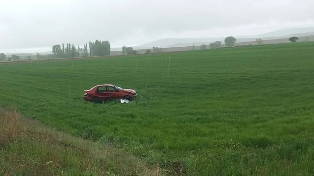 Otomobil şarampole devrildi: 2 kişi öldü, 5 kişi yaralandı