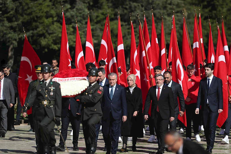 Bakan Bak, öğrenciler ve sporcularla Anıtkabir