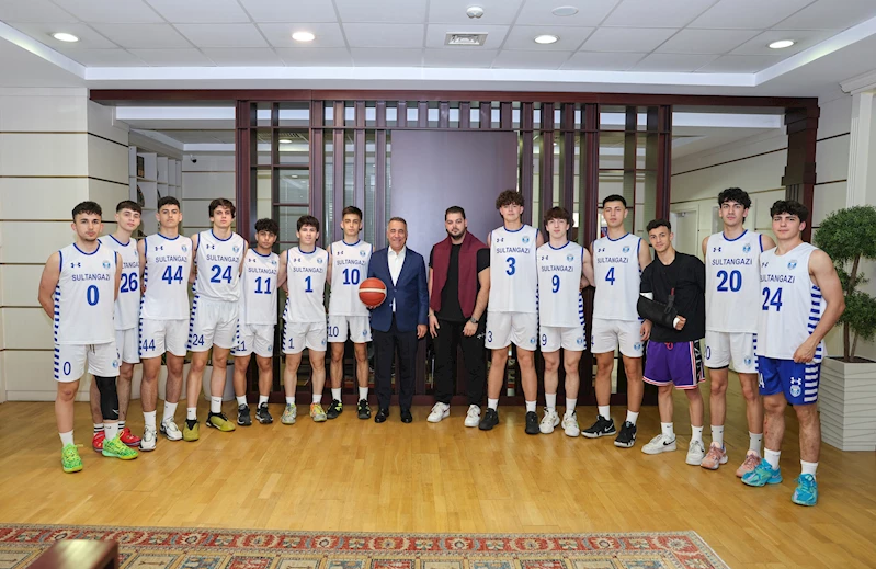 Sultangazi Belediyesi U18 Erkek Basketbol Takımı’ndan Başkan Dursun’a ziyaret