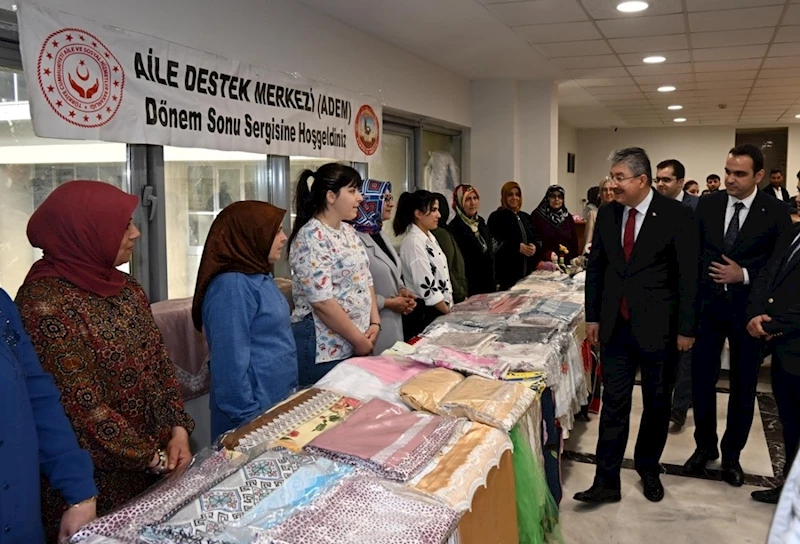 Osmaniye’de Aile Destek Merkezi kursiyerlerinden dönem sonu sergisi