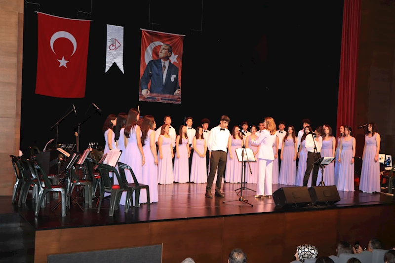 Öğretmen ve öğrencilerden unutulmaz konser 