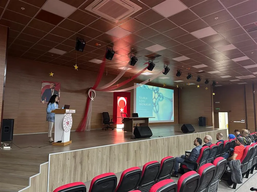 Rize Sağlık Müdürlüğü su depolarının temizliği için muhtarlara eğitim veriyor