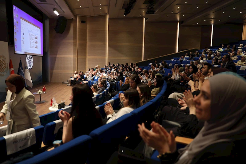  Dr. Kasapoğlu ‘Gençlik, Geleceğe Bakış, İyi Oluş’ seminerinde konuştu