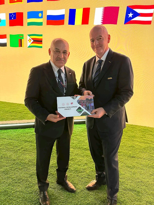 TFF Başkanı Büyükekşi, FIFA Başkanı Gianni Infantino ile bir araya geldi