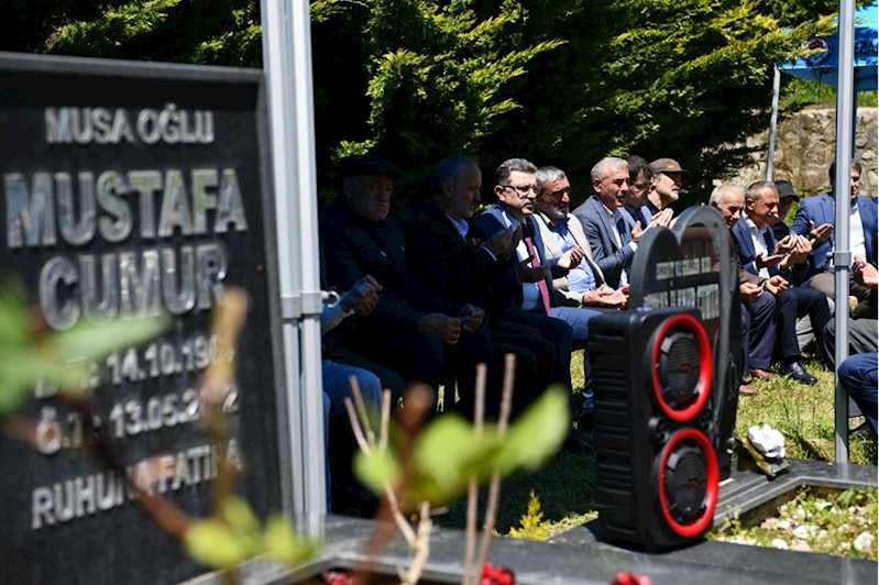 Eski Trabzon Milletvekili Mustafa Cumur, kabri başında anıldı