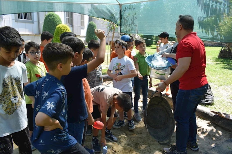 İlkokul öğrencileri, Müzeler Günü