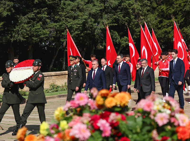 Bakan Bak, gençler ve sporcularla Anıtkabir