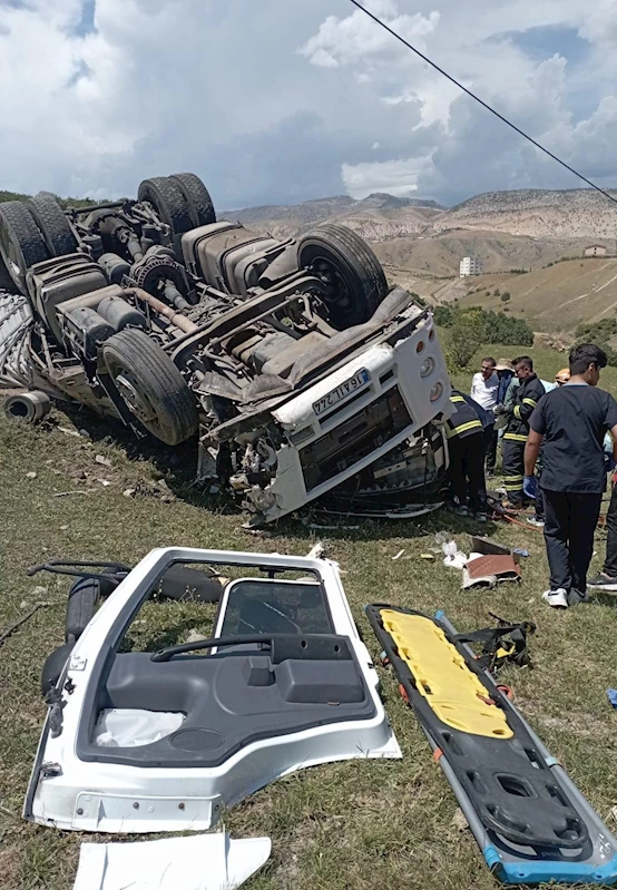 Şarampole devrilen TIR