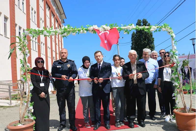 Şehit Necmi Çakır Anadolu Lisesinde TÜBİTAK Bilim Fuarı düzenlendi