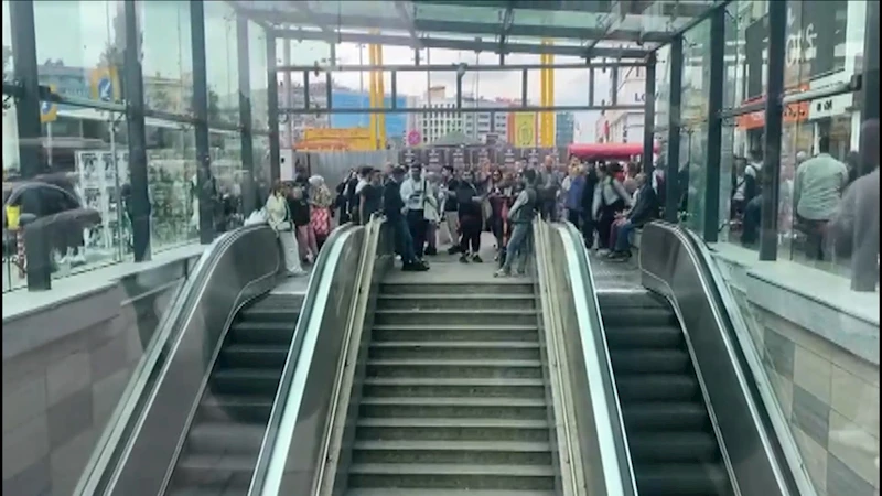 İstanbul- Şişli-Mecidiyeköy Metro İstasyonu