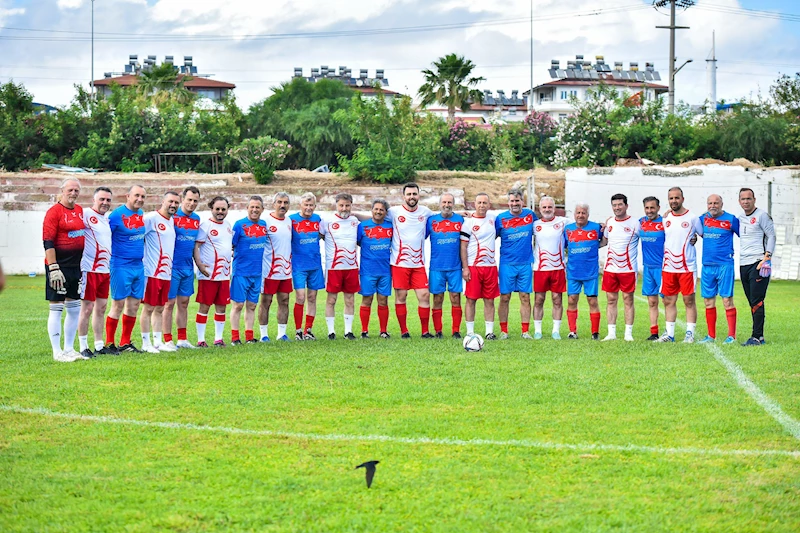 TBMM Parlamento-Meclis Futbol Takımı, Antalya şöhretler karmasıyla dostluk maçı yaptı