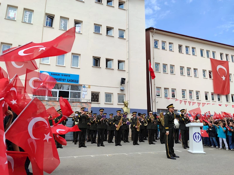 Sahra Sıhhiye Okulu Bando Takımı 19 Mayıs ilçesinde konser verdi