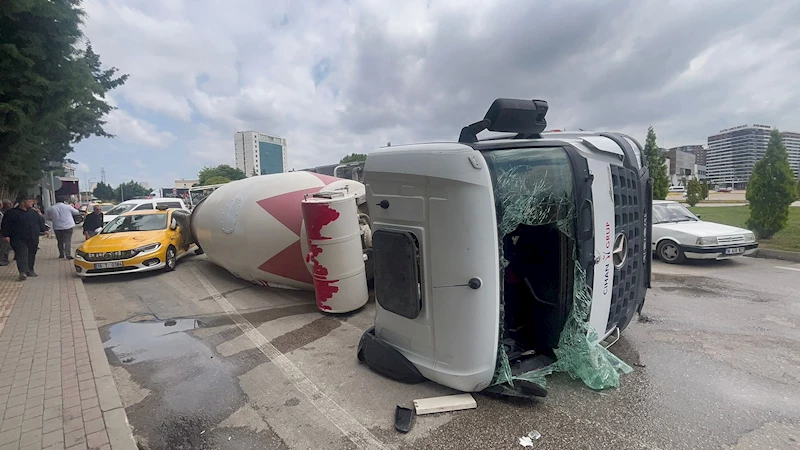 Kontrolden çıkıp devrilen beton mikseri, ticari taksiye çarptı: 1 yaralı 