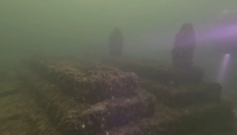 Baraj gölüne dalan AFAD ekibi, su altındaki tarihi yapıları görüntüledi