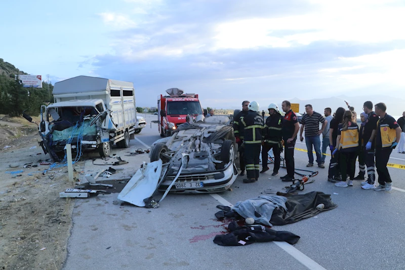 Nişan alışverişi dönüşü kaza: 3 ölü, 2 yaralı