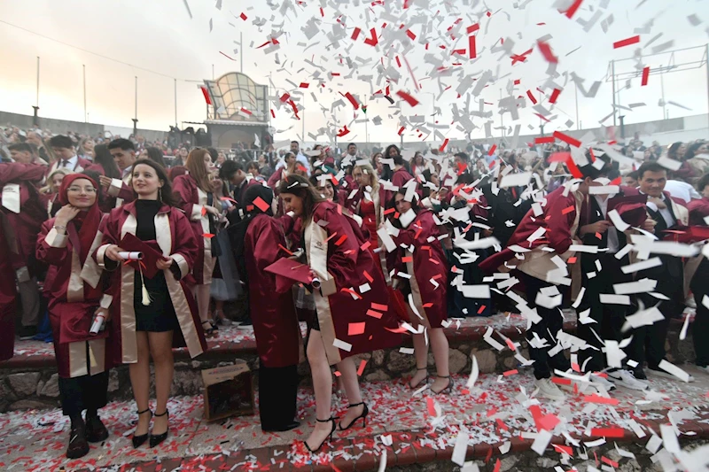 Mektebim’de mezuniyet coşkusu