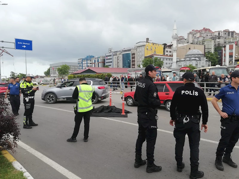 Yaya geçidinde kamyonun çarptığı kadın öldü