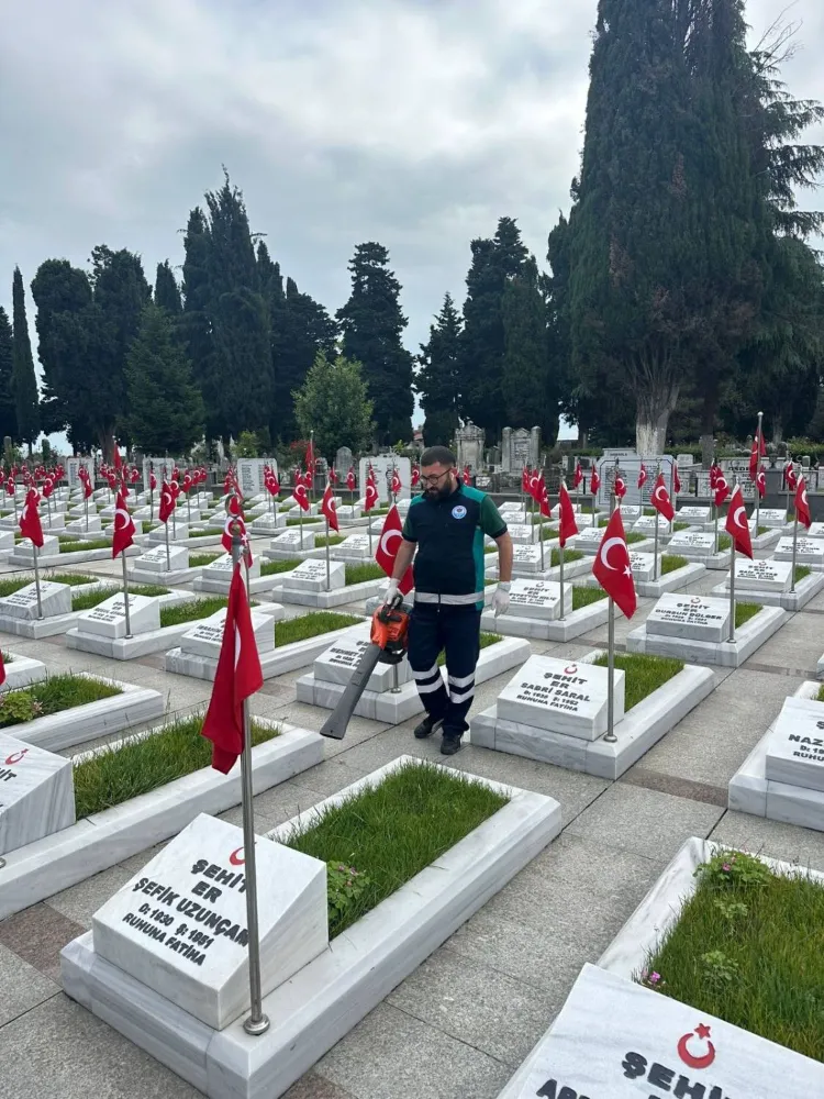 Trabzon Büyükşehir Belediyesi, Mezarlık Hazırlıklarını Hızlandırıyor: Kurban Bayramı Öncesi Ziyaretler İçin Güvenli Bir Ortam Sağlanıyor