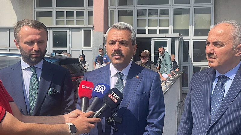 Rapor alamayan sürücü adayı sağlık görevlilerine bıçak çekti; o anlar kamerada 