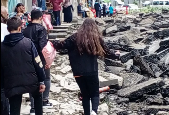 Yeniköy Mahallesi Sakinlerinden Tepki: Okul Saatlerinde Yapılan Yol Çalışmaları Öğrencileri Zor Durumda Bıraktı