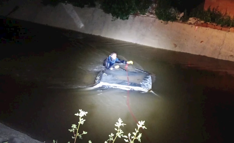 14 yaşındaki çocuk, babasından izinsiz aldığı otomobille sulama kanalına uçtu: 2 ölü